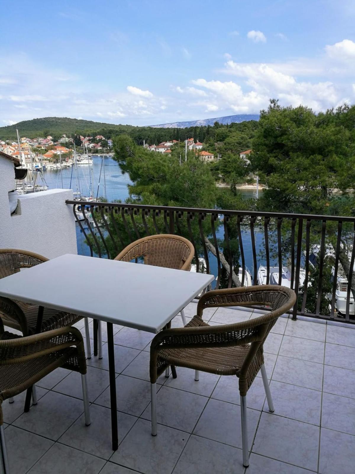 Ivanka Apartments Vrboska Buitenkant foto