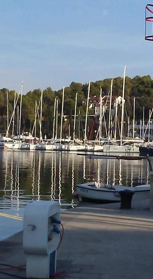 Ivanka Apartments Vrboska Buitenkant foto