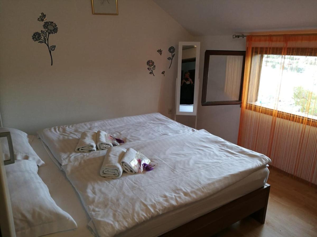 Ivanka Apartments Vrboska Buitenkant foto