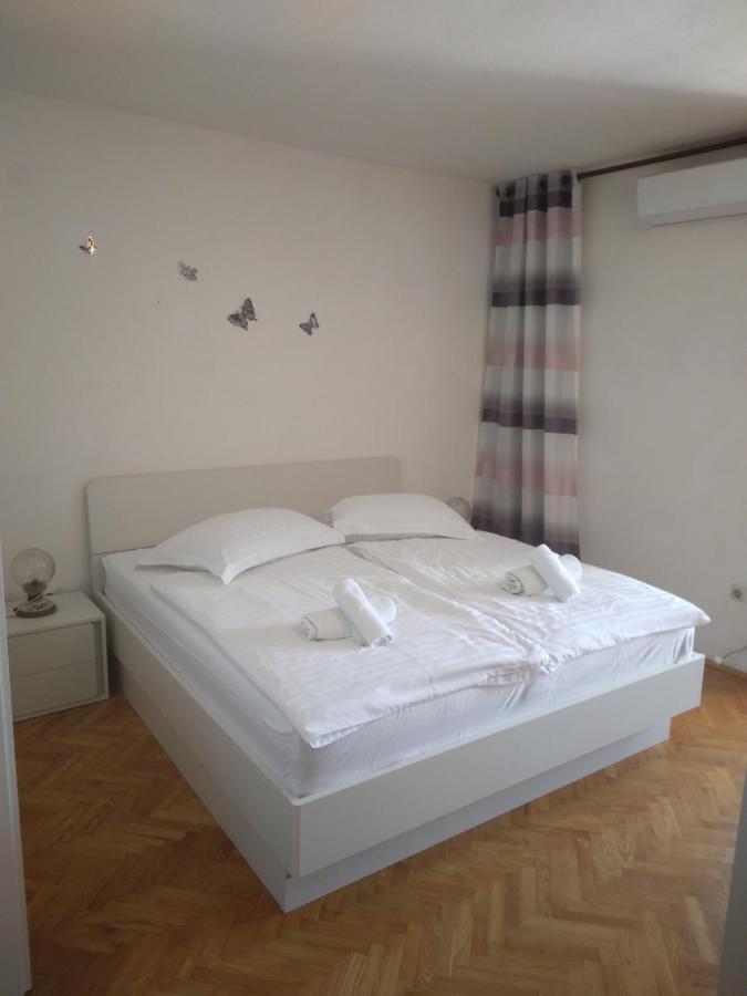 Ivanka Apartments Vrboska Buitenkant foto